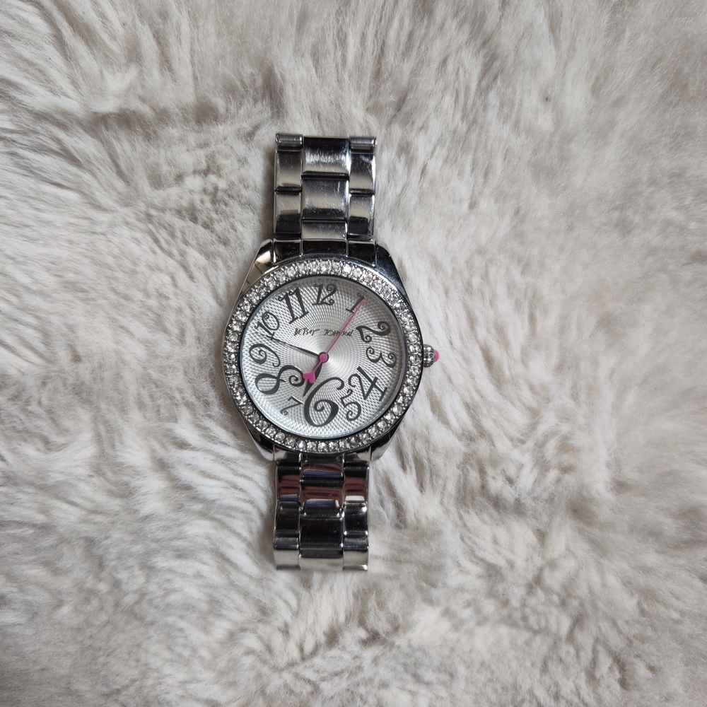 Betsey Johnson Watch Silver Tone Pink Heart Hand Streetwear Twee Girly Cute Y2K - Picture 2 of 13